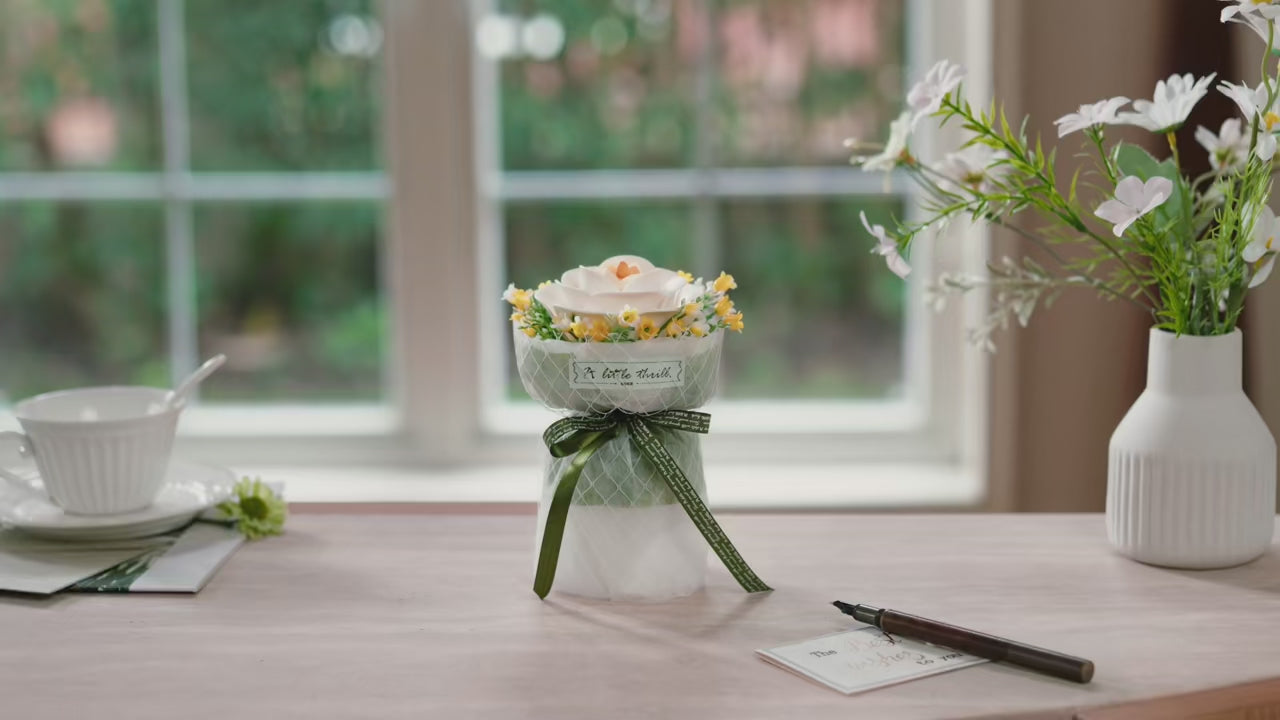 Charger la vidéo: Puzzle 3D Camélia Blanche