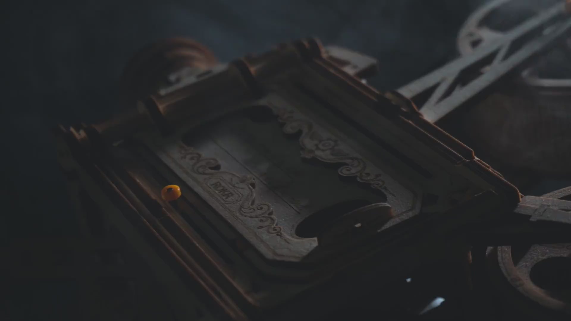 Charger la vidéo: Puzzle 3D Projecteur Cinéma Vitascope